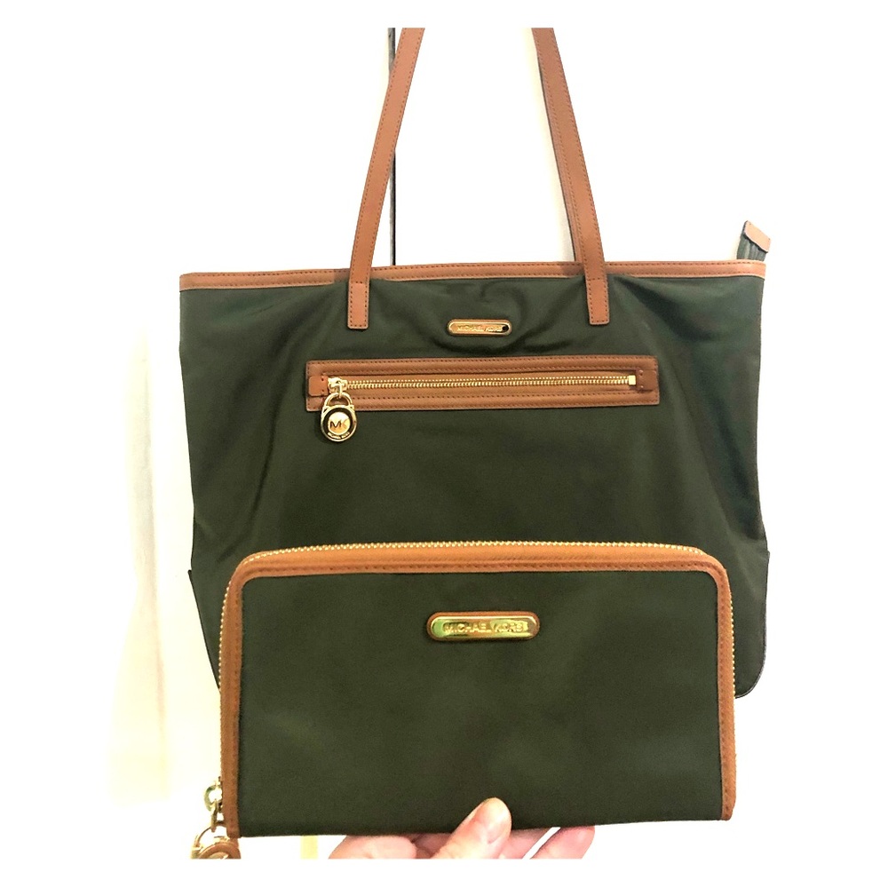 Michael Kors Matching Tote Bag and Wallet